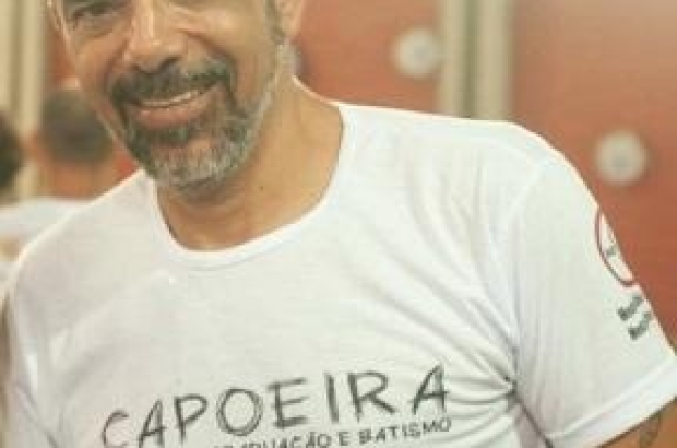 Fábio Luiz Loureiro possui título de Mestre em
“Educação, Administração e Comunicação" - Capoeira e identidade cultural.
