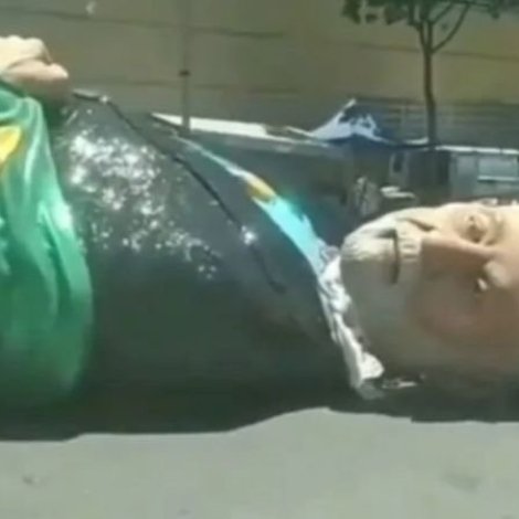 Carro-Alegorico-Lula