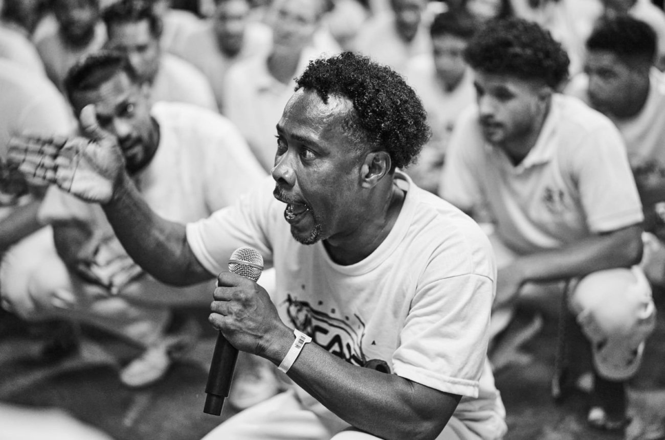 Mester-Macaco-microfone