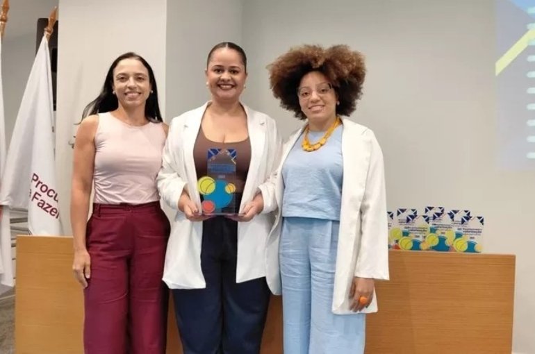 No centro da foto, a Gerente de Oferta Educacional e Social, do Senac-ES, Ana Cláudia Braga Schmittid. (Foto: Divulgação)