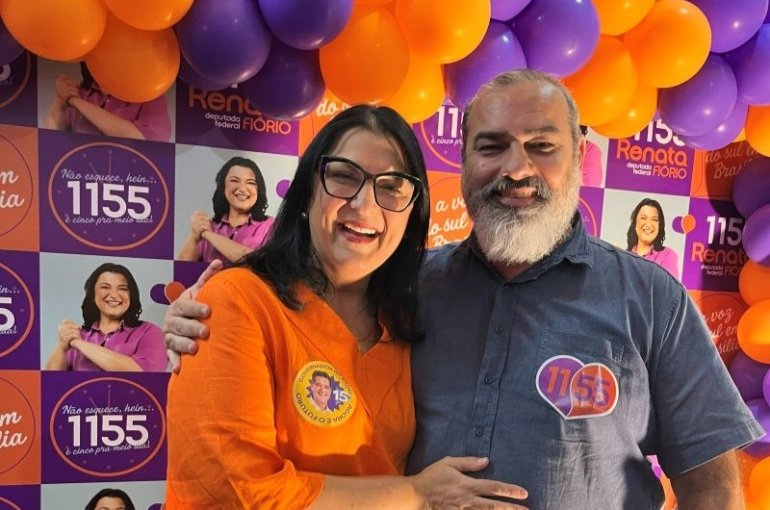 Lançamento em Cachoeiro de Itapemirim reuniu lideranças políticas e reforçou a necessidade de ampliar a representação da região no Congresso Nacional. Na foto, a candidata Renata Fiorio aparece ao lado de Marcos Delmaestro, secretário-geral do Progressistas (PP) no Espírito Santo. (Foto: Divulgação)